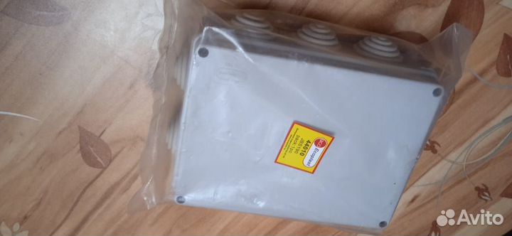 Распаячная монтажная распределительная коробка