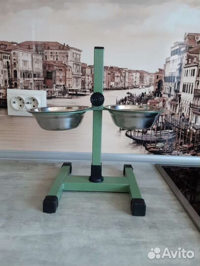 Подставка с мисками