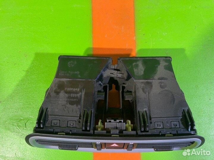 Дефлектор в торпедо Skoda Roomster 1.4 BXW 2008