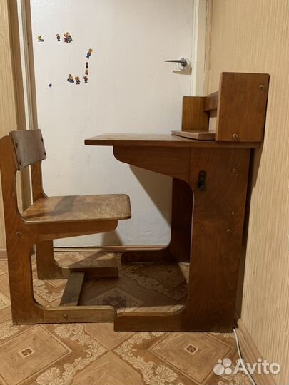 Детский стол и стул, полка под книги