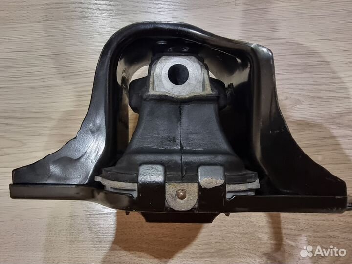 Опора двигателя правая Рено Сценик2,Меган2