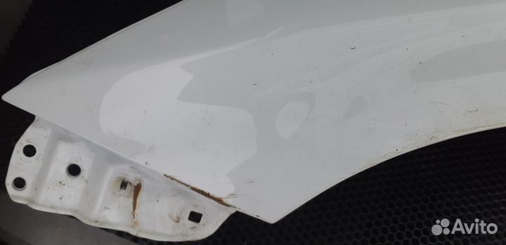 Крыло на toyota prius