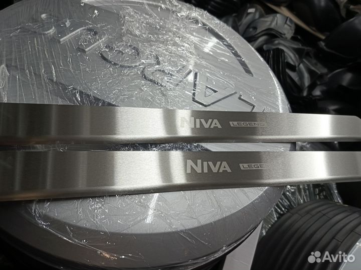 Накладки порогов niva