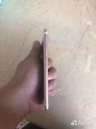 Телефон iPhone 7