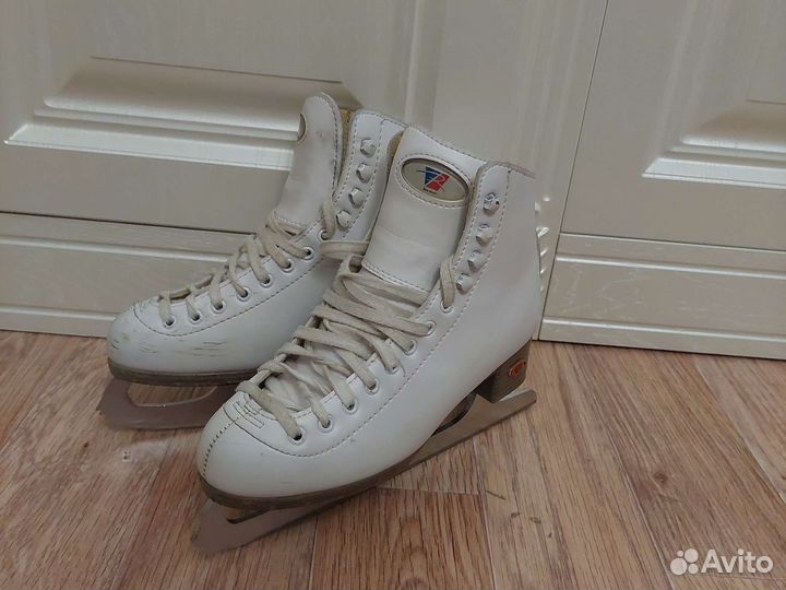 Фигурные коньки riedell