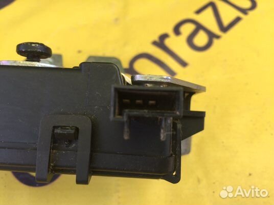 Opel Astra H седан Замок багажника