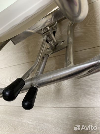 Поворотное кресло-стул в ванную