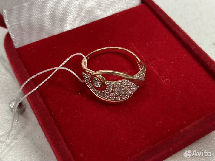 Кольцо с камнями золотое