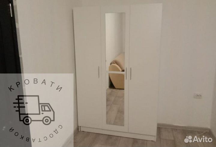 Шкаф трехстворчатый