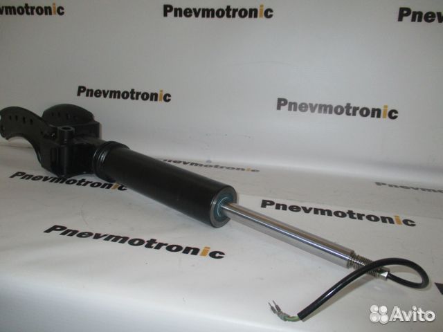 Амортизатор передний правый Порше Каен 958