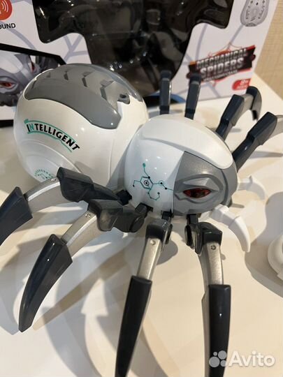 Паук на пульте управления