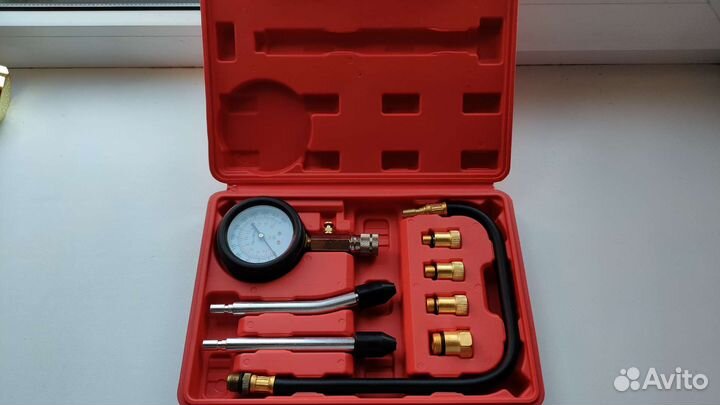 Набор инструментов для авто в чемодане