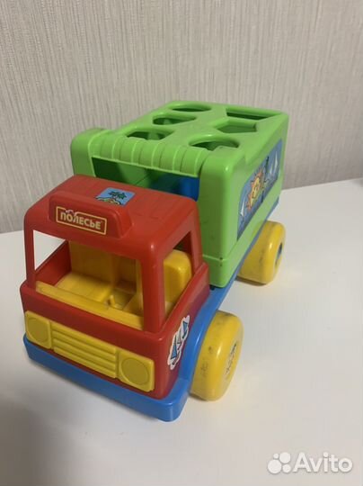 Развиыающие игрушки Грузовик сортер
