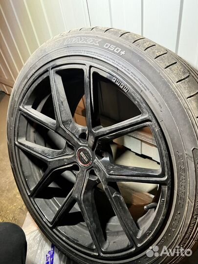 Колеса в сборе momo+Dunlop 275/40/20