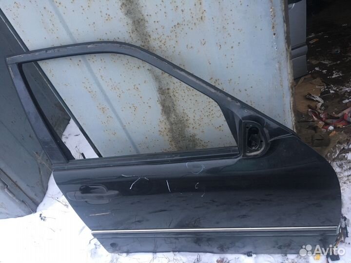Правая передняя Дверь мерседес w202 идеал оригинал