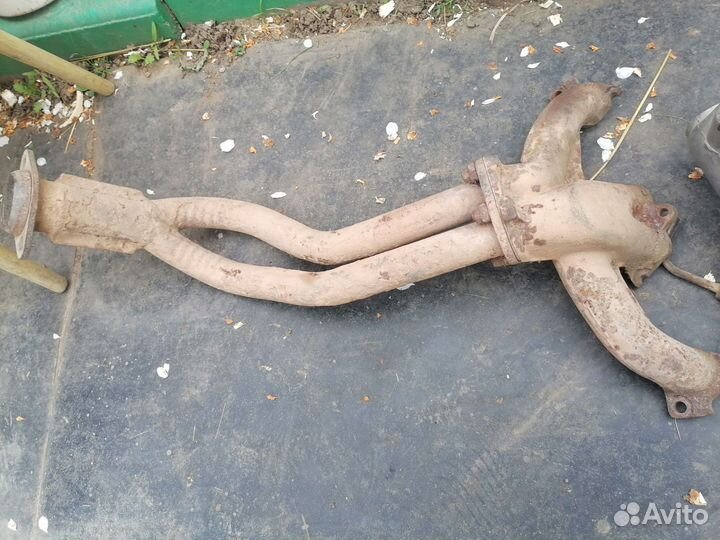 Выпускной ресивер с топливной рампой и выпускной