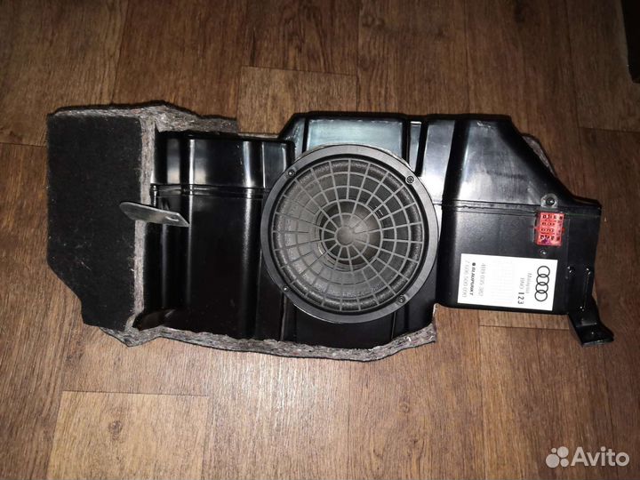 Сабвуфер Audi