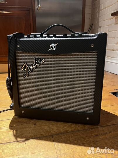 Комбик гитарный Fender Mustang1