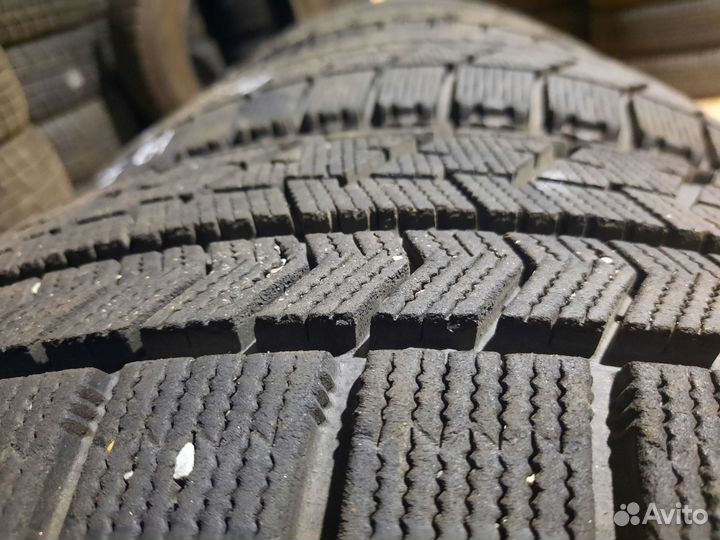 Bridgestone Blizzak VRX 215/45 R17