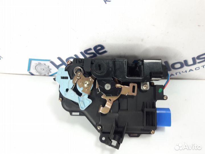 Замок двери задний правый Volkswagen Jetta 5