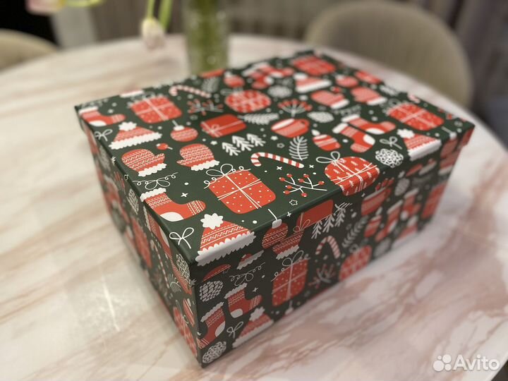 Подарочная коробка