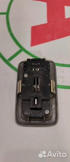 Плафон освещения салона Nissan Murano Z50 VQ35DE