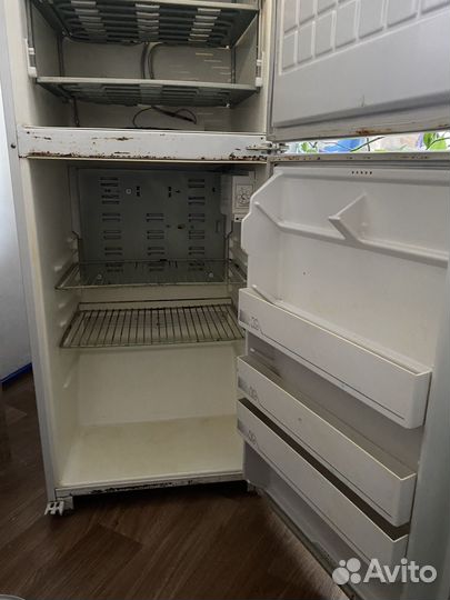 Холодильник 2 камерный полностью исправен