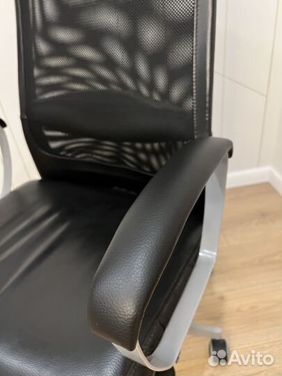 Кожаное компьютерное кресло IKEA markus