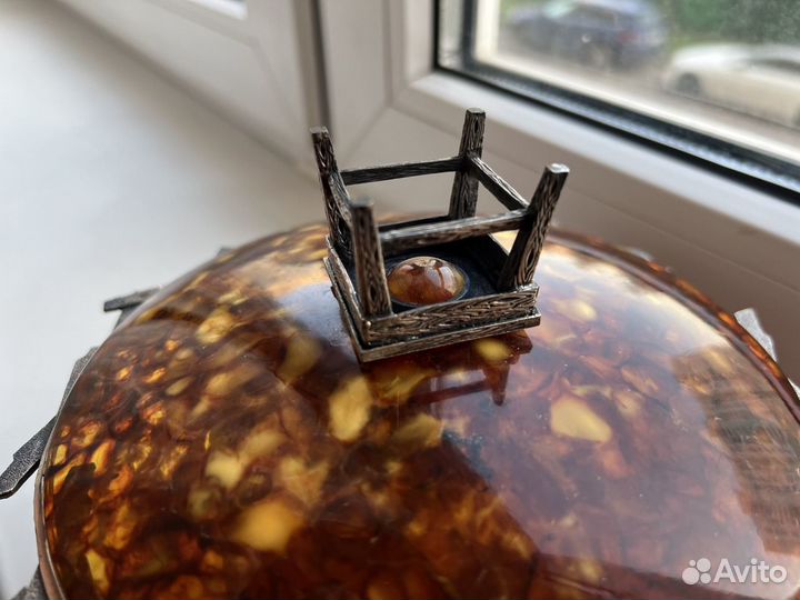 Тарелка для сыра из янтаря с серебром