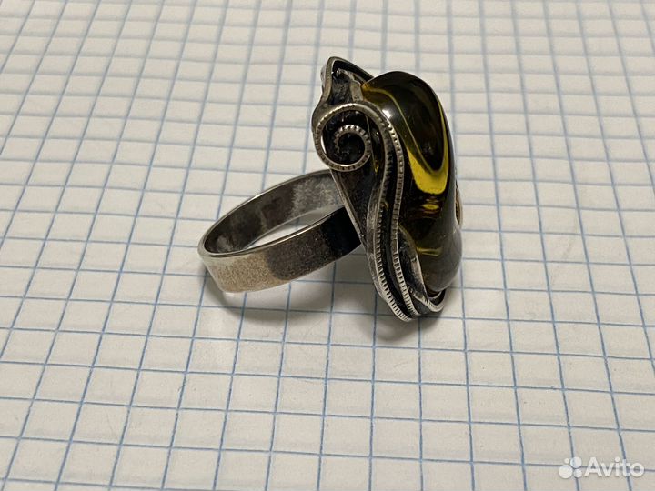 Серебряное кольцо 925 пр. С Янтарем