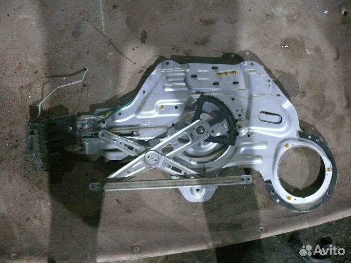 Стеклоподъемник передний правый Kia Cerato 2