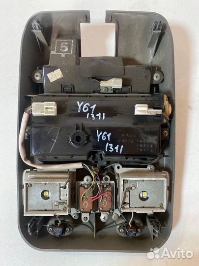 Плафон подсветки салона передний Nissan Patrol Y61