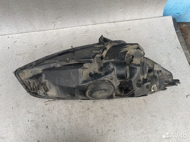 Фара Citroen C4 Picasso левая