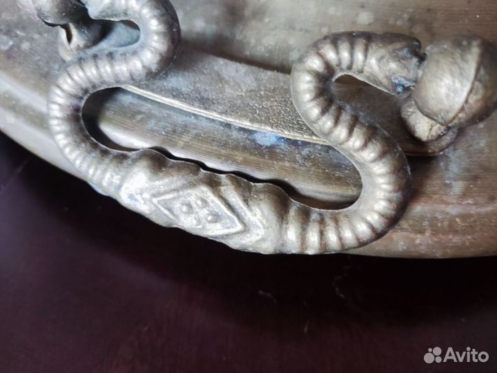 Огромная старинная медная чаша, поднос