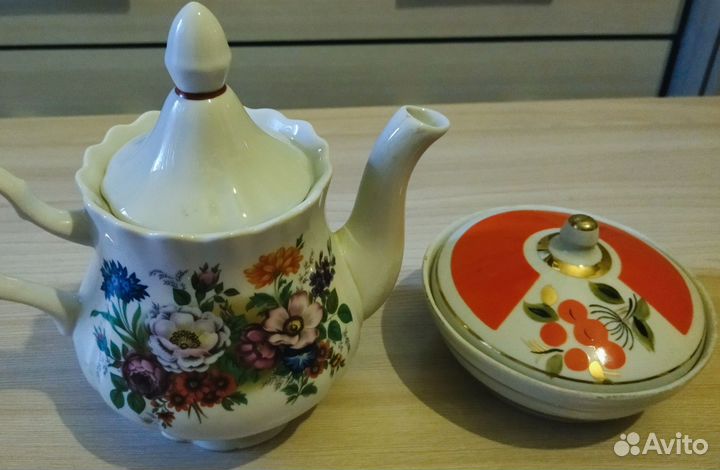 Чайник и масленка фарфор