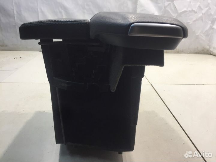 Подлокотник (Mercedes-Benz M-class W166)