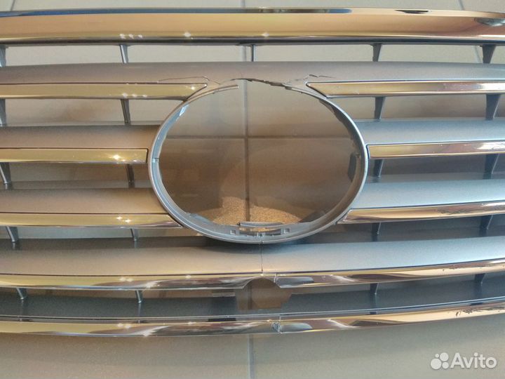 Lexus LX 570 Решетка радиатора