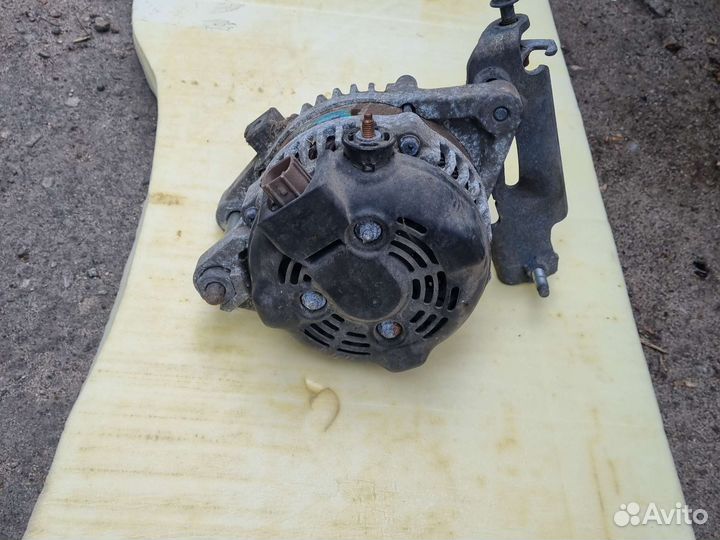 Генератор Toyota Corolla