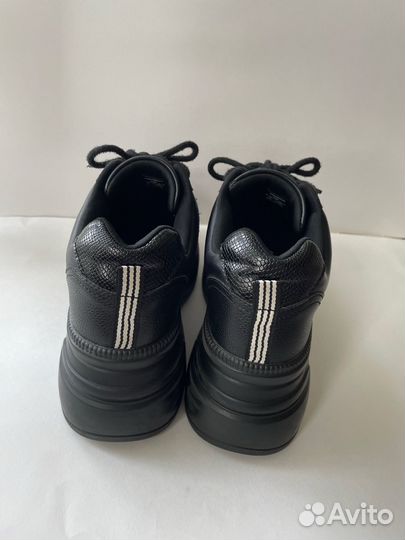 Кроссовки женские bershka