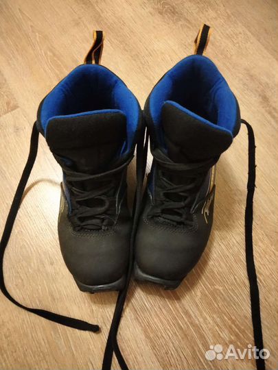 Лыжные ботинки классические 35 размер