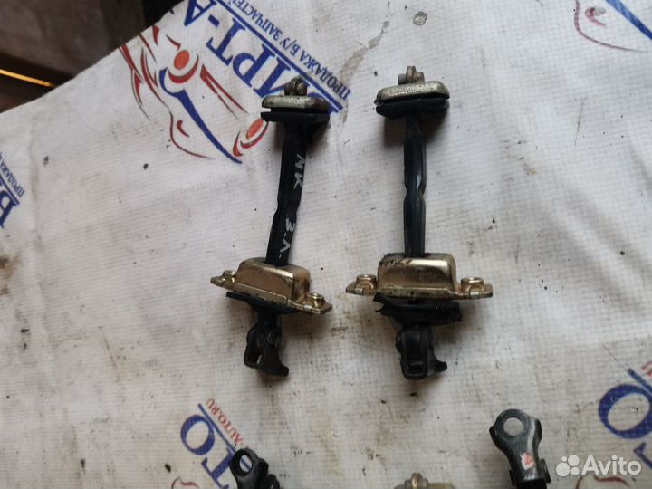 Ограничитель двери Geely MK I (2006—2013)