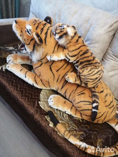 Большая мягкая игрушка лев