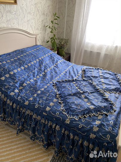 Покрывало на 2 х спальную кровать и шторы