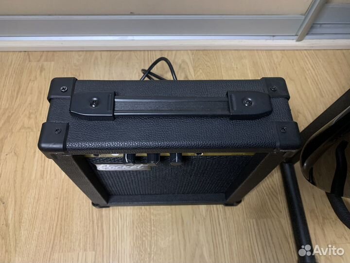 Электрогитара Jet + Комбо 10ватт + Аксессуары