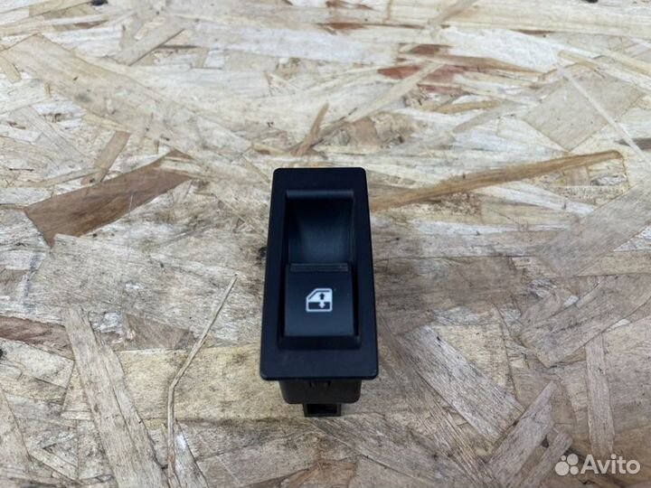 Кнопка стеклоподъемника передняя правая LADA Vesta