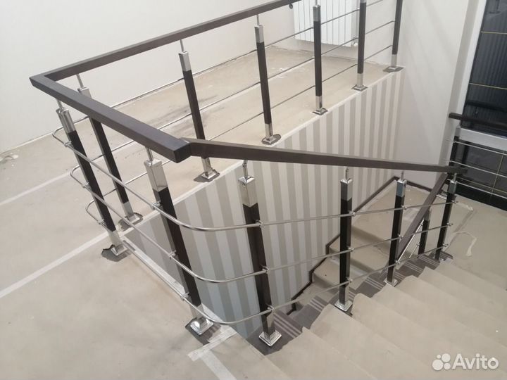 Перила из нержавеющей стали с деревом