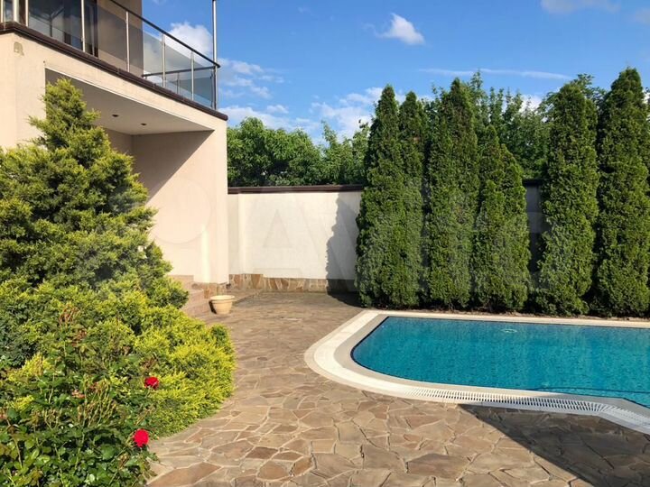 Дом 642,4 м² на участке 17 сот.