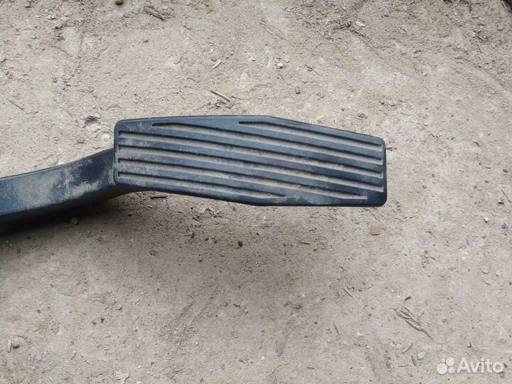 Chevrolet aveo т300 педаль газа