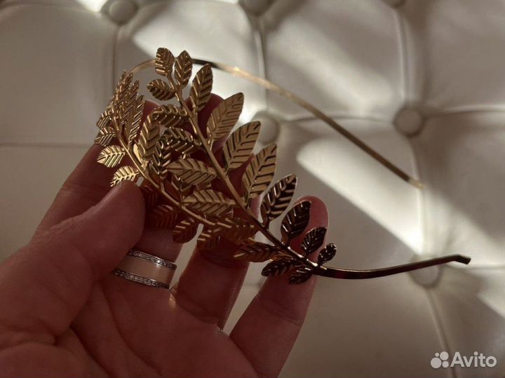 Тиара золотистая