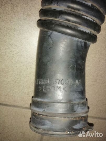 Гофра воздушного фильтра Toyota Voxy 2008 17881370